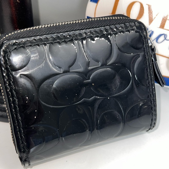 🖤AUTHENTIC SIGNATURE DESIGN PATENT LEATHER COACH TURNLOCK WALLET🖤 - Picture 2 of 4